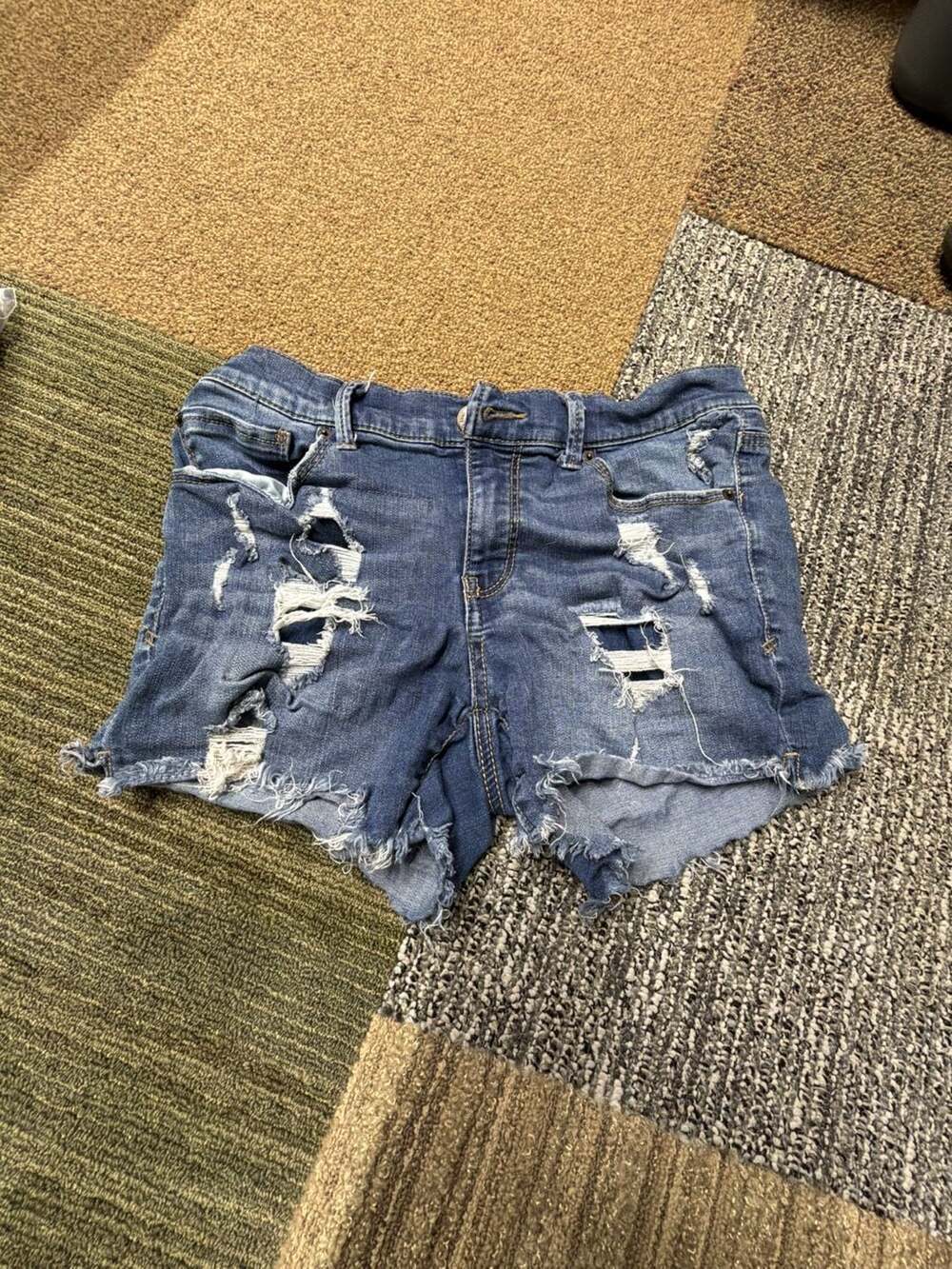 Mudd Flxstretch Low-Rise Midi Distressed Denim Shorts Size 9